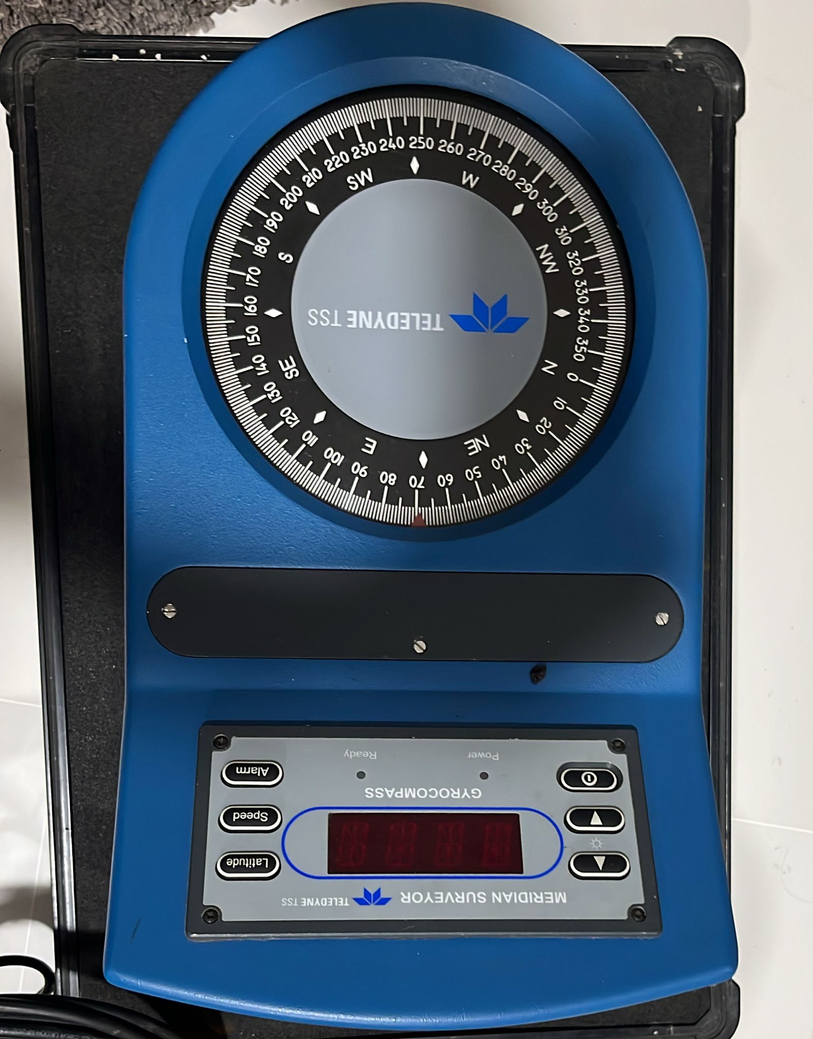 Teledyne TSS Meridian Gyrocompass Surveyor construit en 2018.