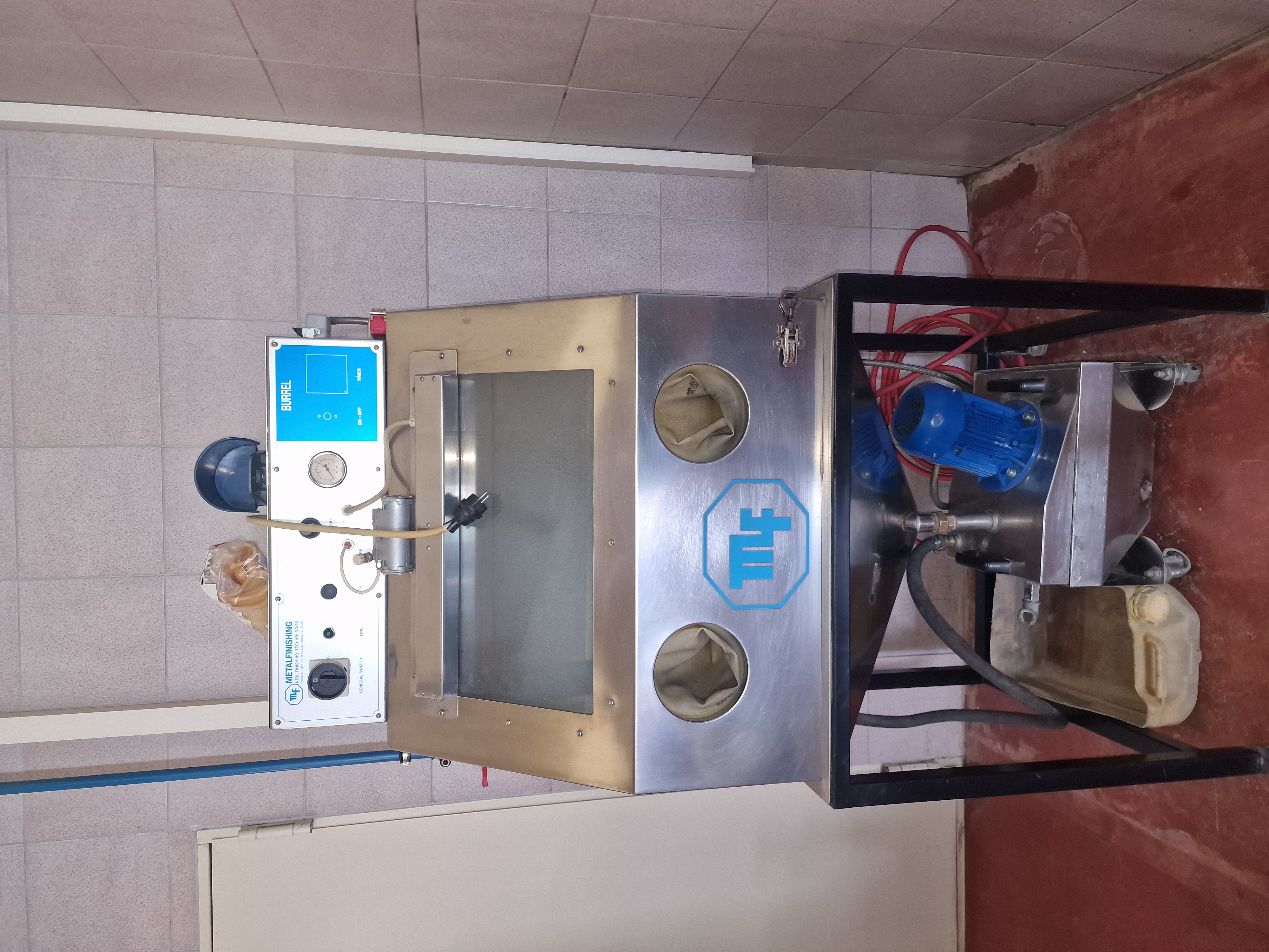 FINITION DES MÉTAUX WBL 001 Machine de nettoyage par jet d'eau