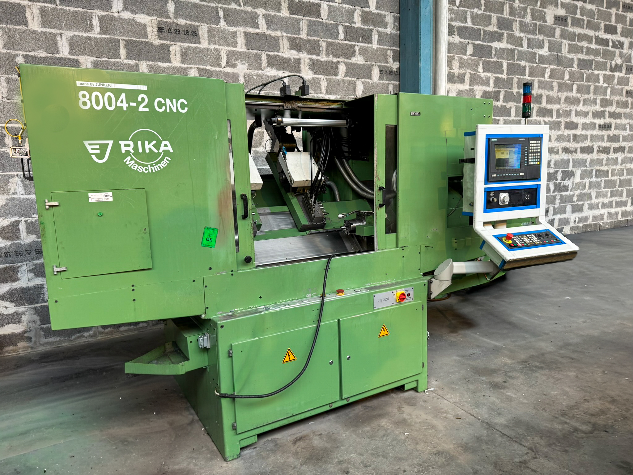 Tour cnc RIKA D 8004-2