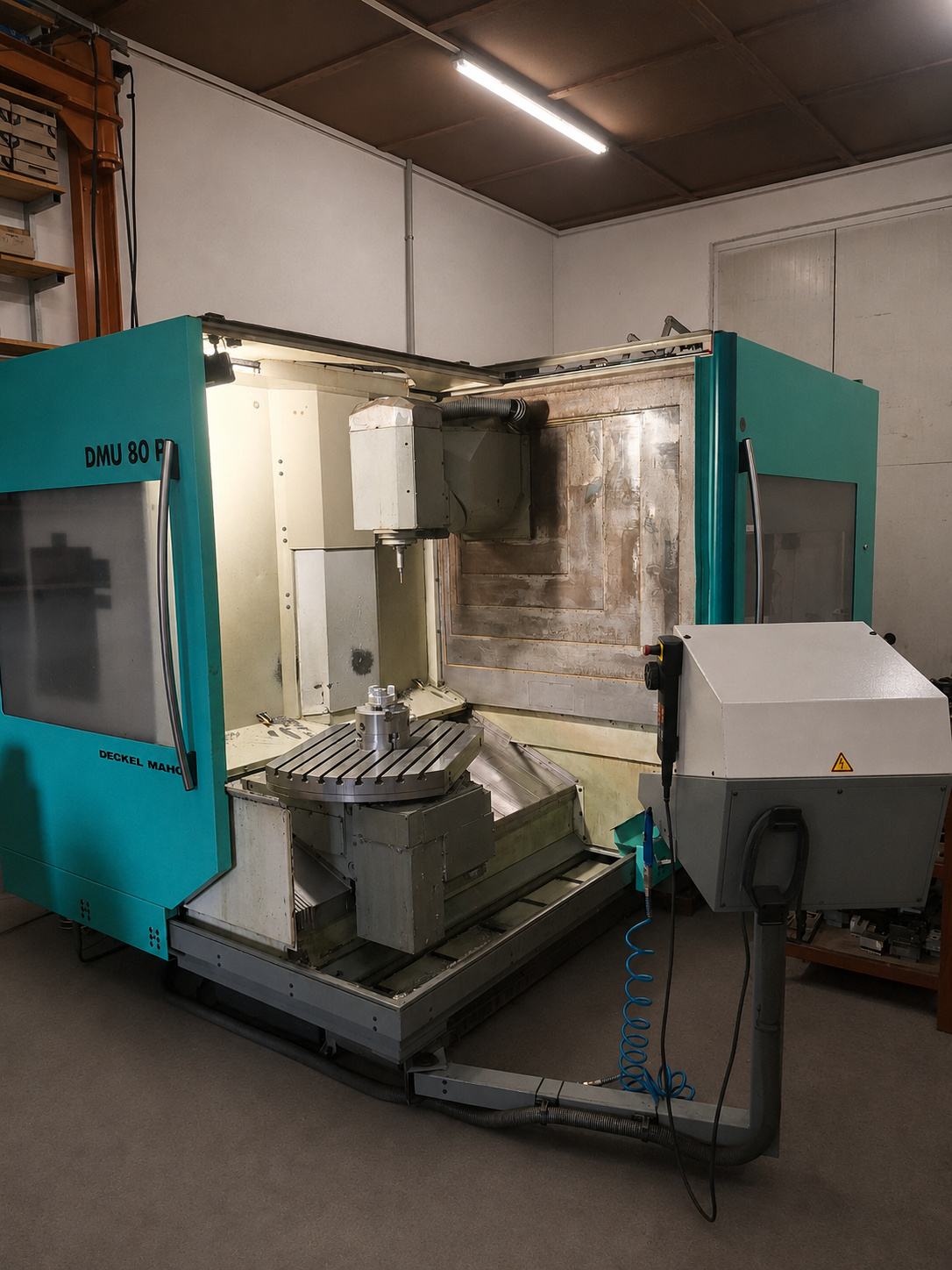 Centre d'usinage 5 axes Deckel Maho DMU 80 P