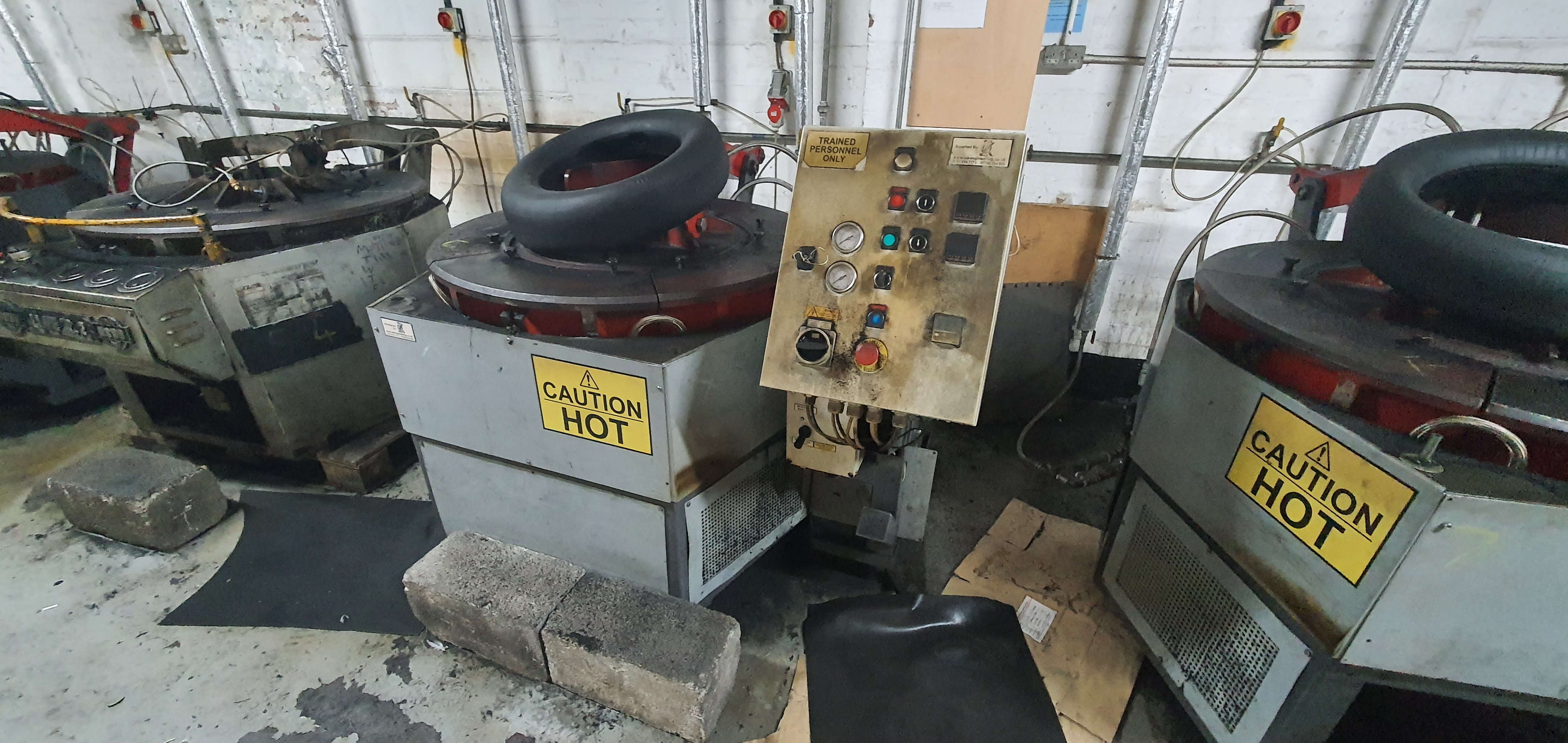 Presse à pneus automatique hydraulique Marangoni LR2 remise à neuf