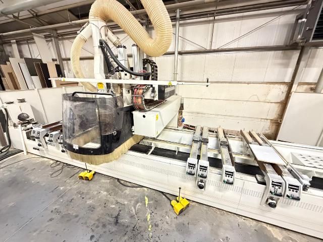 Centre d’usinage CNC 5 axes pour le bois MORBIDELLI AUTHOR X5.55 EVO