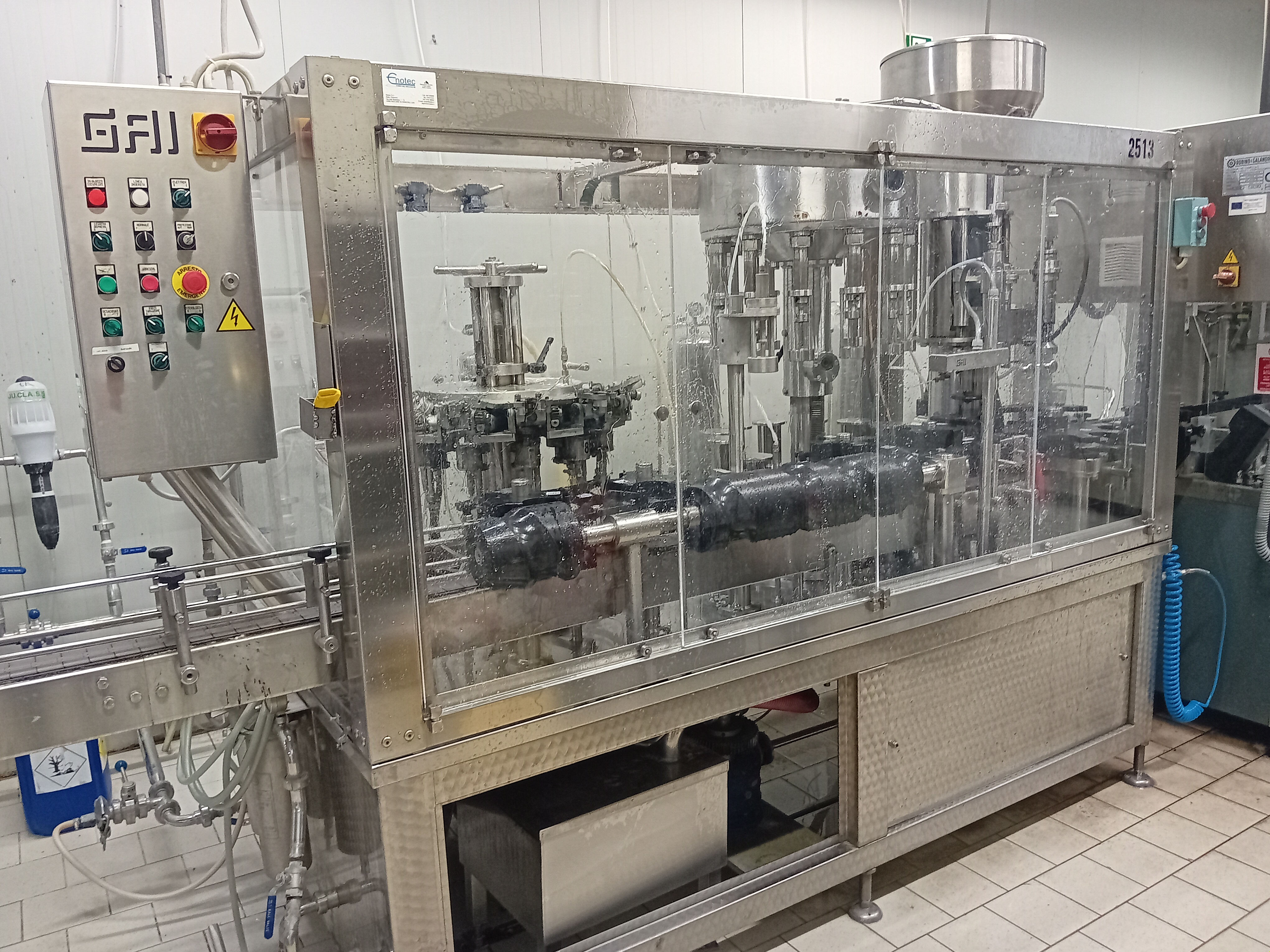 Monobloc de remplissage et de bouchage Gai, modèle 2513 elu, pour la mise en bouteille du vin