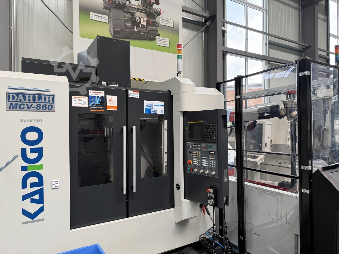 Vertical machining center DAHLIH MCV-860 mit RoboJob MA 25