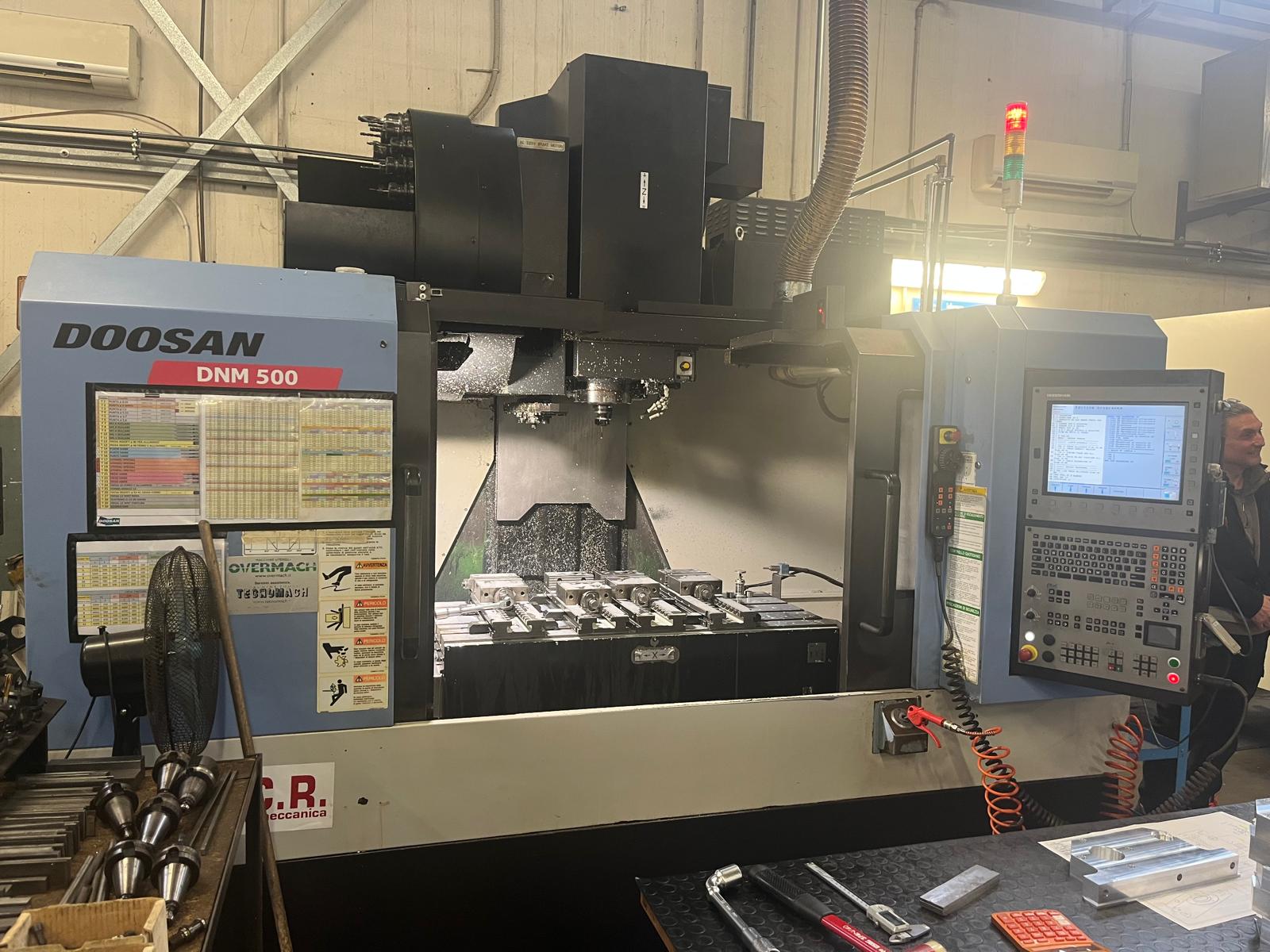 Centre d'usinage vertical DOOSAN DNM500 d'occasion