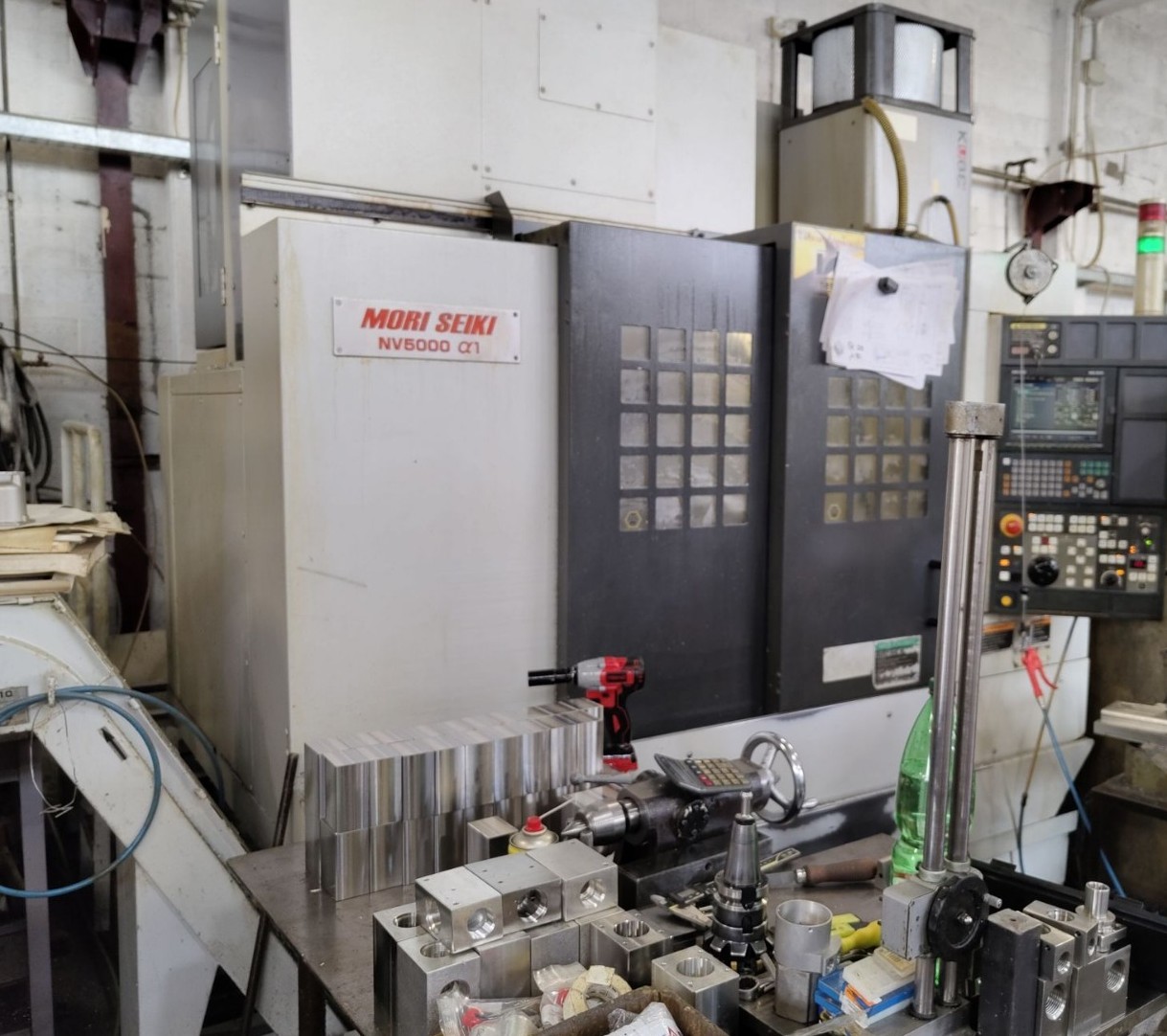 Centre d'usinage avec changeur de palettes Mori Seiki NV 5000a1 40 d'occasion