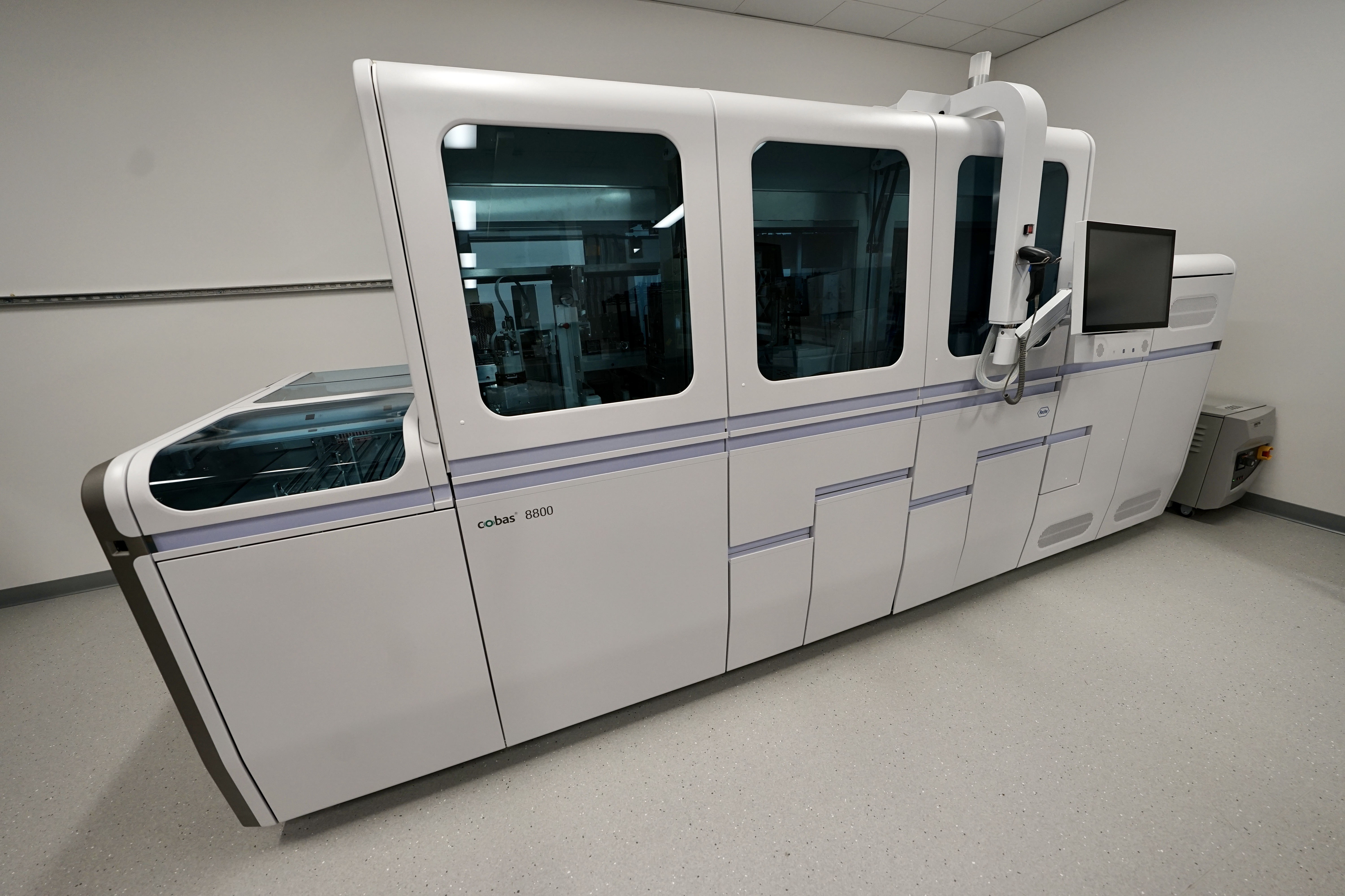 2022 Roche Cobas 8800 molecular analyser