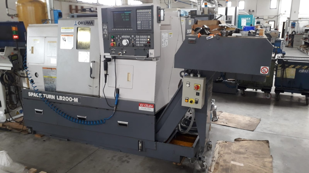 Tour CNC avec ravitailleur de barres OKUMA LB 200M d'occasion