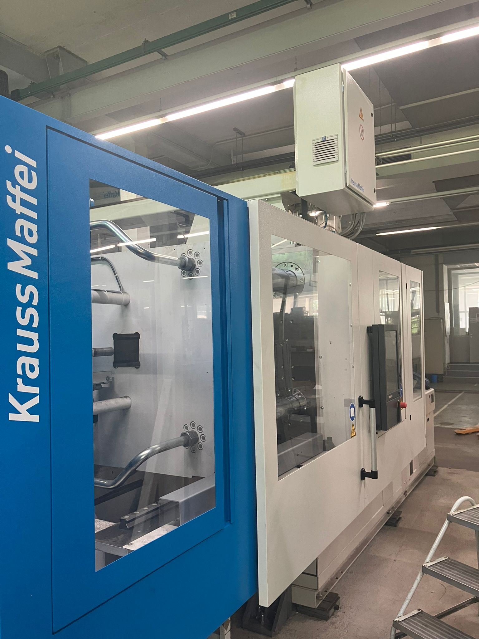 Machine de moulage par injection Krauss Maffei CX d'occasion