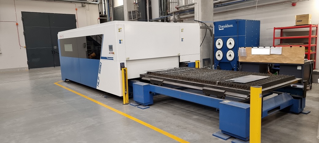 Machine de découpe laser YAWEI YAWEI HLF-1530 FIBER LASER
