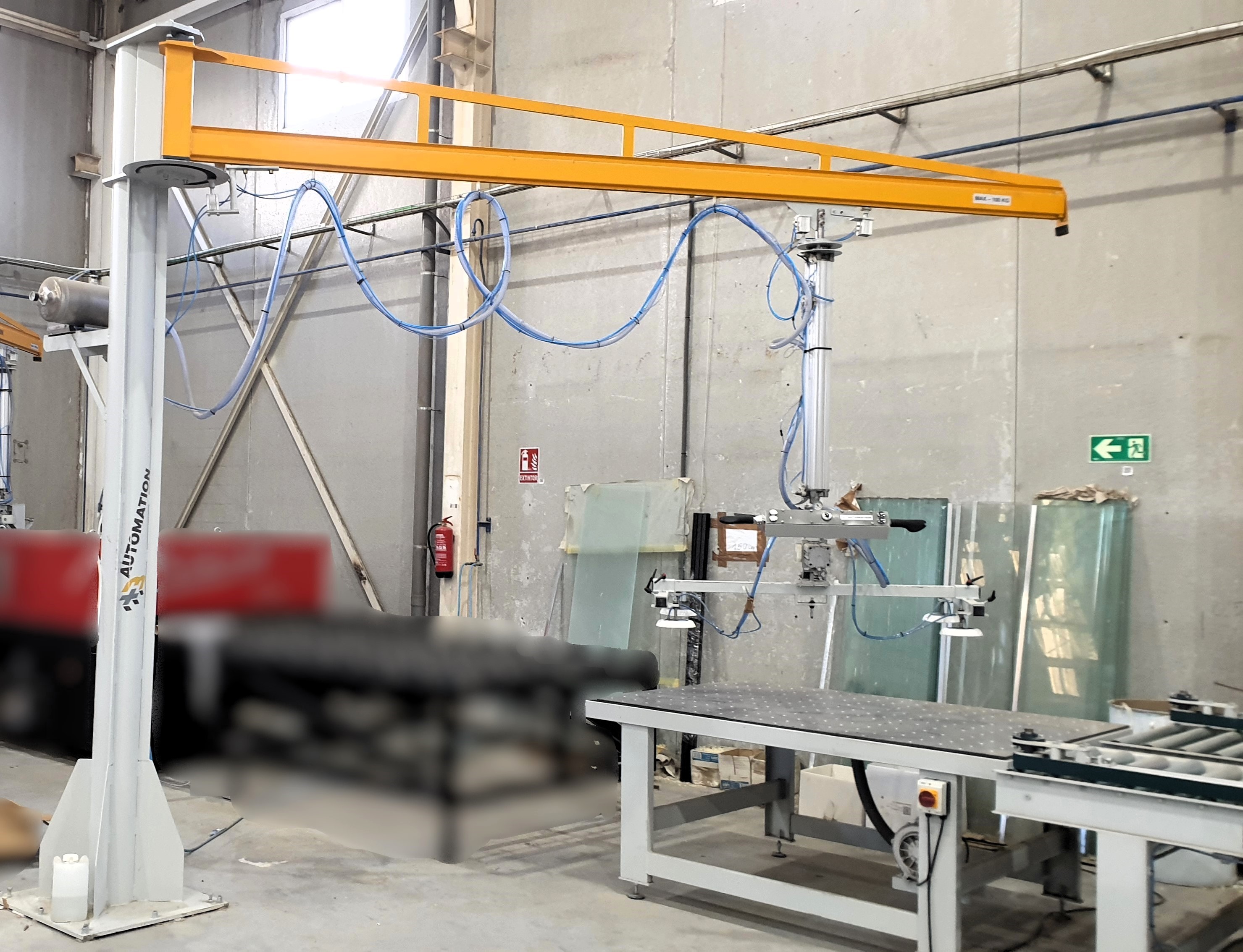 Mestres Automation MD2500 Installation d'emballage en boîte en carton avec fermeture de boîte, scellage au centre et cerclage en croix