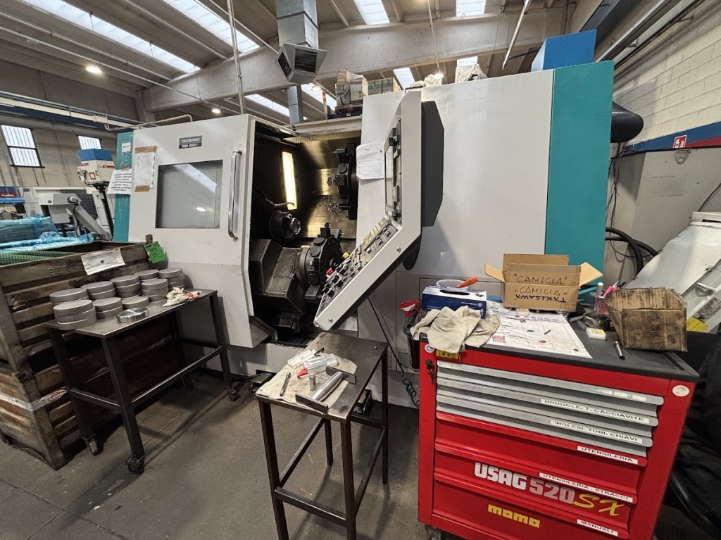 Tour motorisé cnc Takisawa TMM 250M1 d'occasion