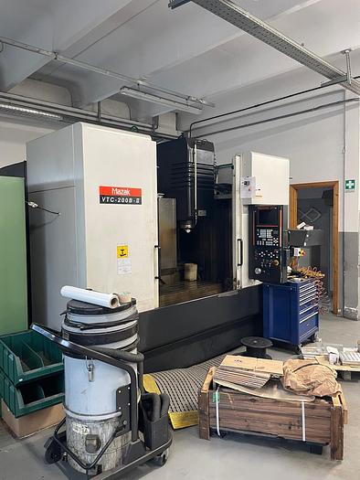 Centre d'usinage à montant mobile Mazak VCT 200B d'occasion