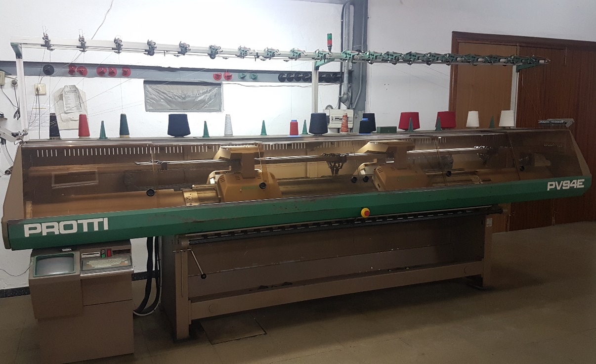 PROTTI PV94E Je vends une machine à tricoter