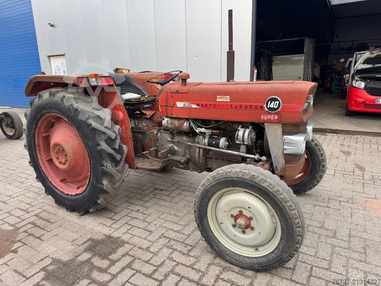 Classic tractor Massey Ferguson 140