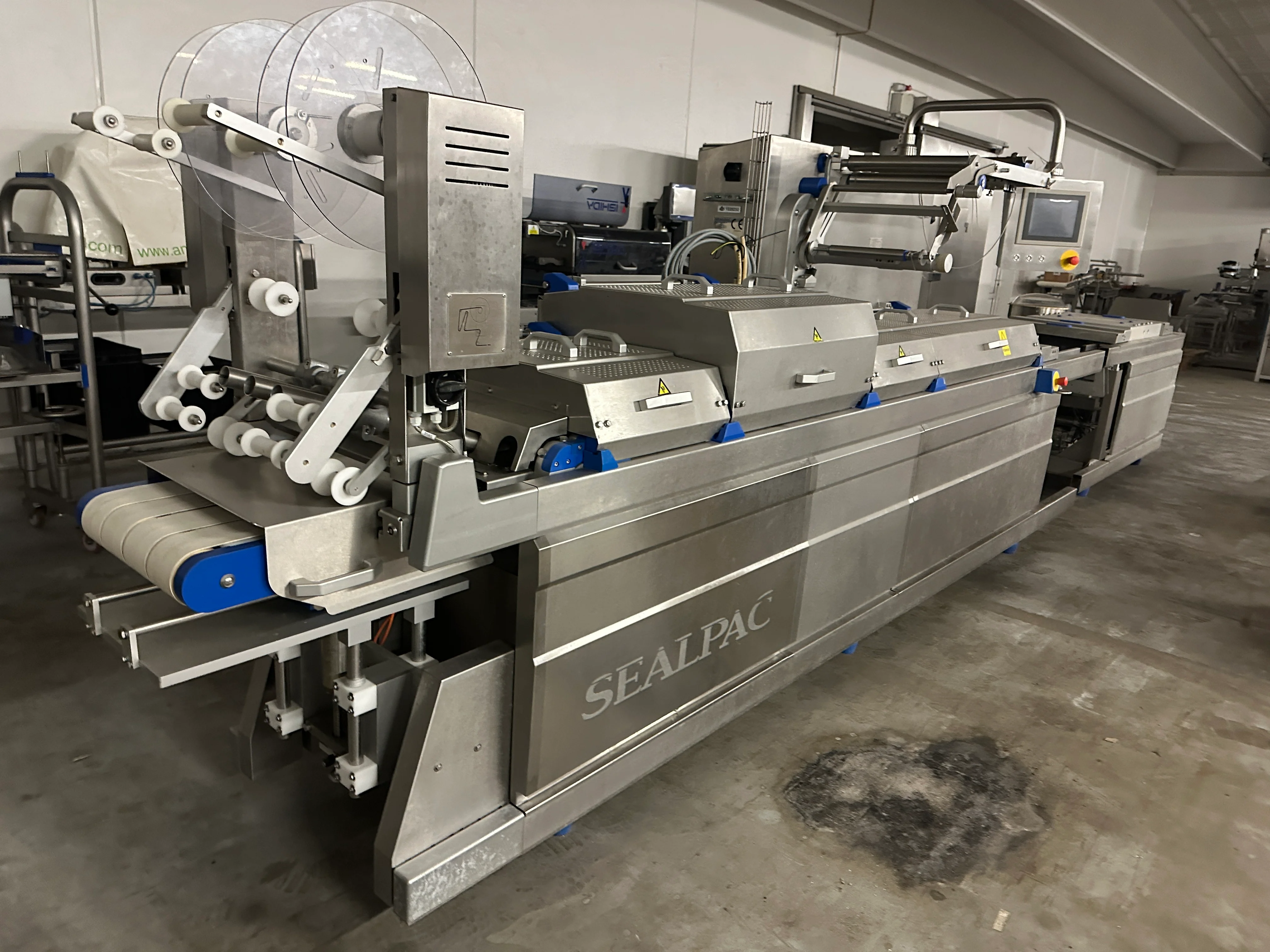 Ligne de formage, remplissage et scellage (FFS) SEALPAC RE25