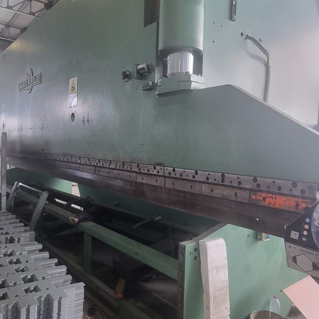 Presse plieuse Mario Riboldi HL 150/80