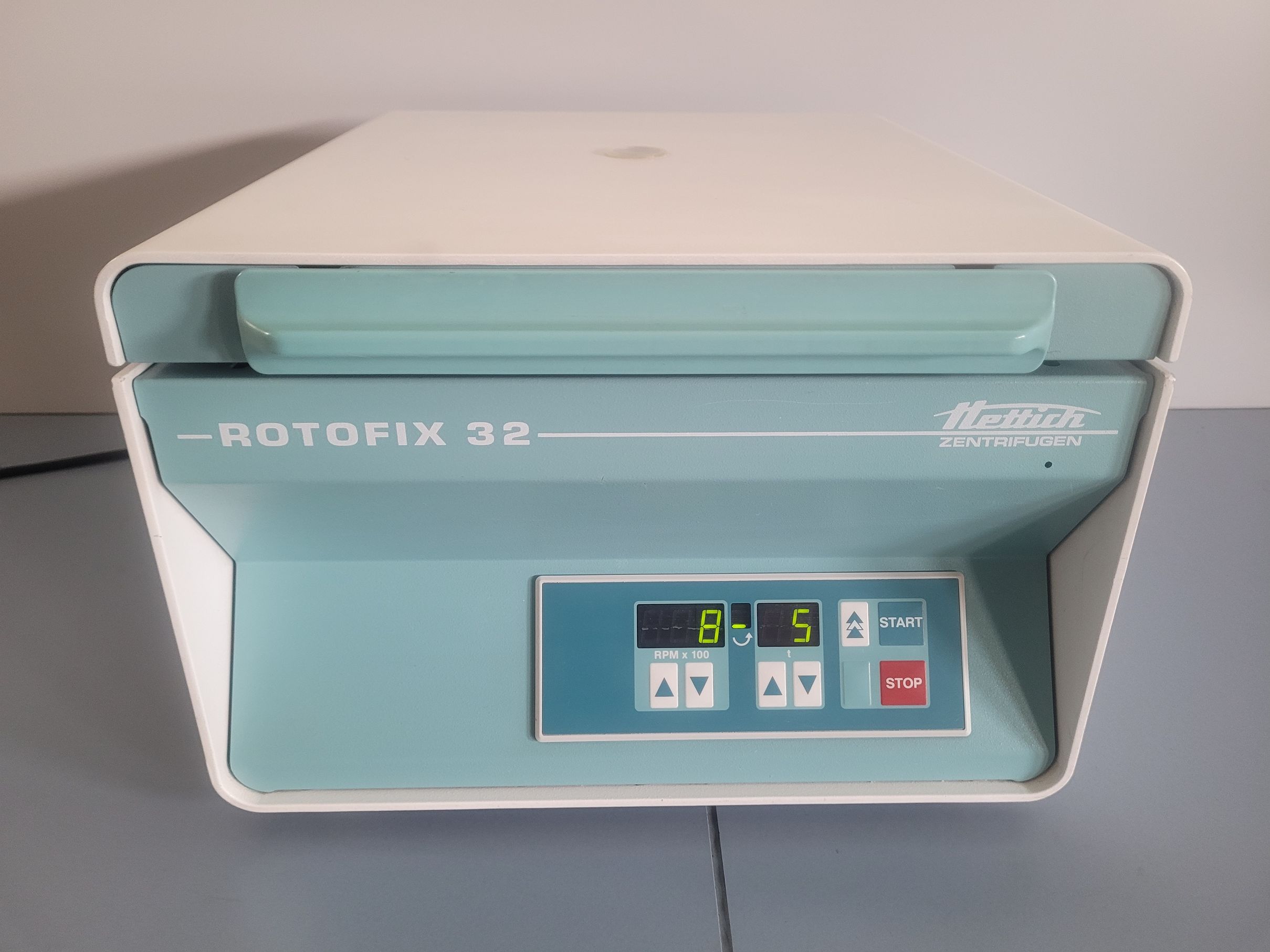 Centrifugeuse de paillasse ROTOFIX 32 Hettich de laboratoire