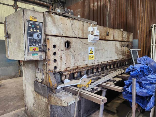 Cisaille guillotine hydraulique Strojárně Piesok CNTA 3150/10