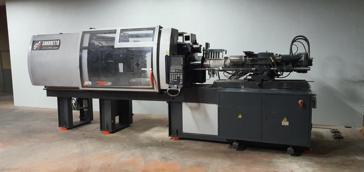 Presse à injecter SANDRETTO serie 9S 1300/3000