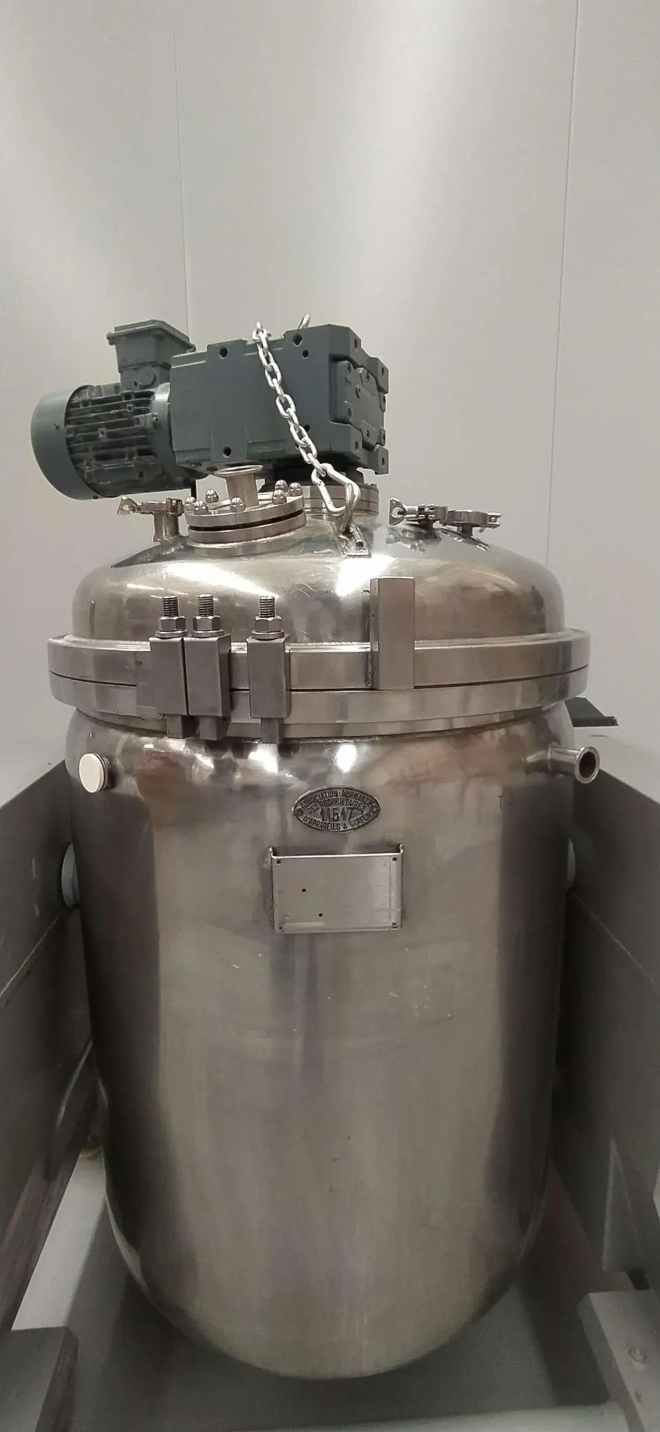 RÉACTEUR EN ACIER INOXYDABLE 500 LITRES AVEC AGITATION ET VESTE D'OCCASION