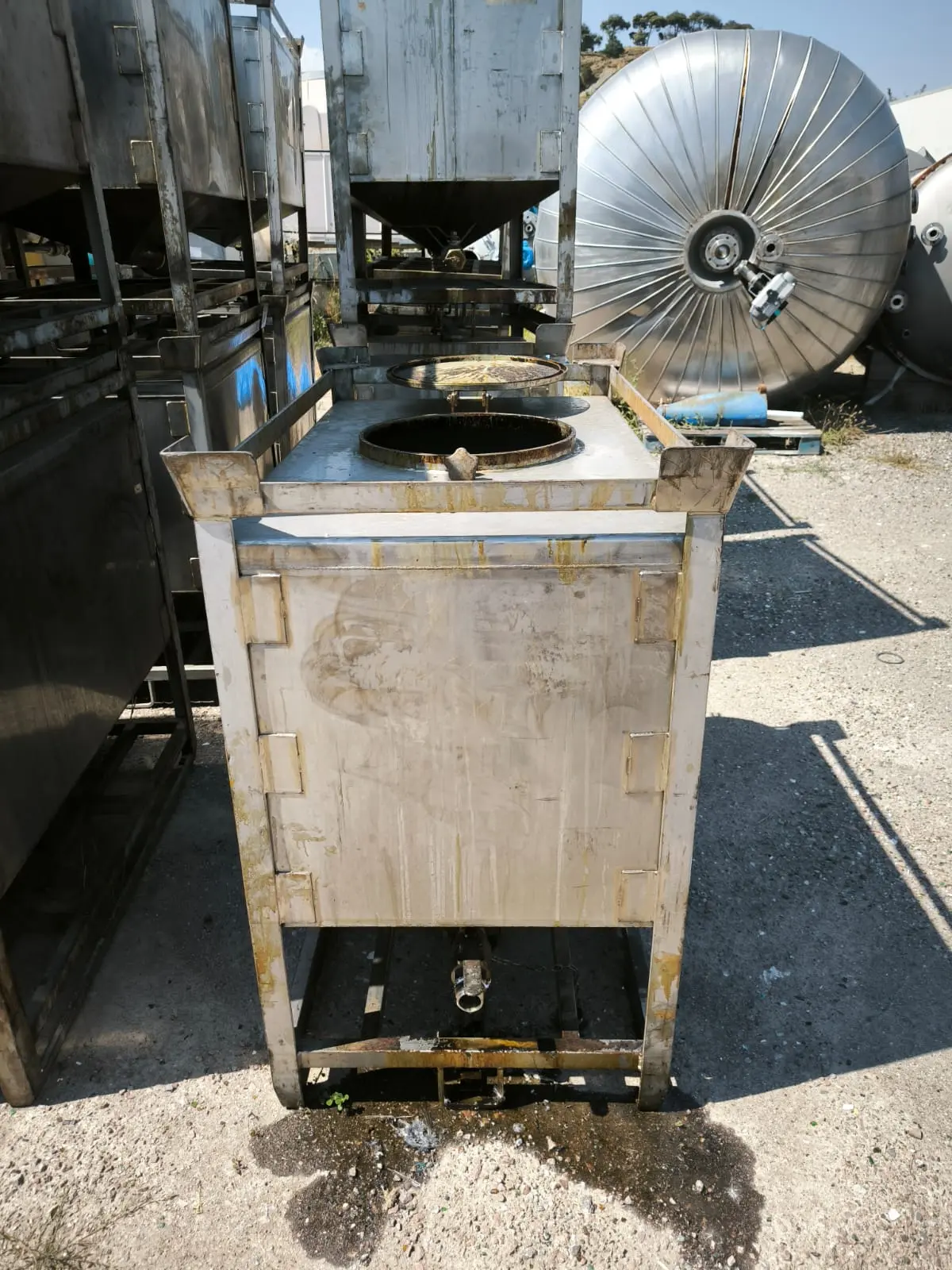 CUVE EMPILABLE EN ACIER INOXYDABLE 600 LITRES