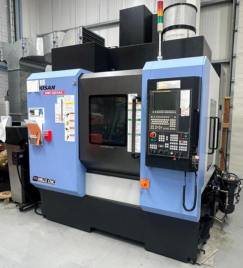 2013 Doosan DNM 200/5AX - Machine d'usinage CNC 5 axes