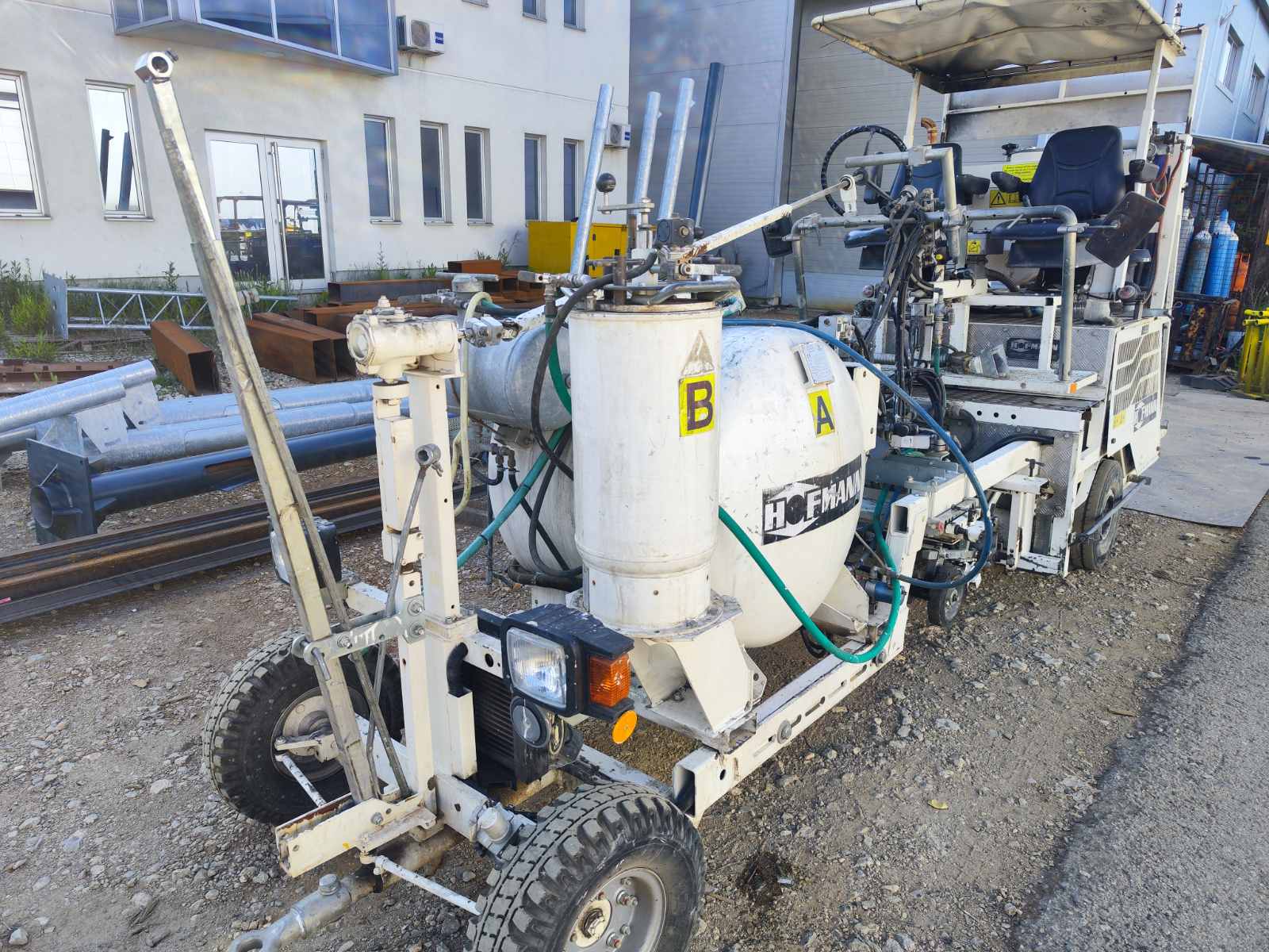 Machine automotrice pour le marquage routier Hofmann H18-1 Faible nombre d'heures