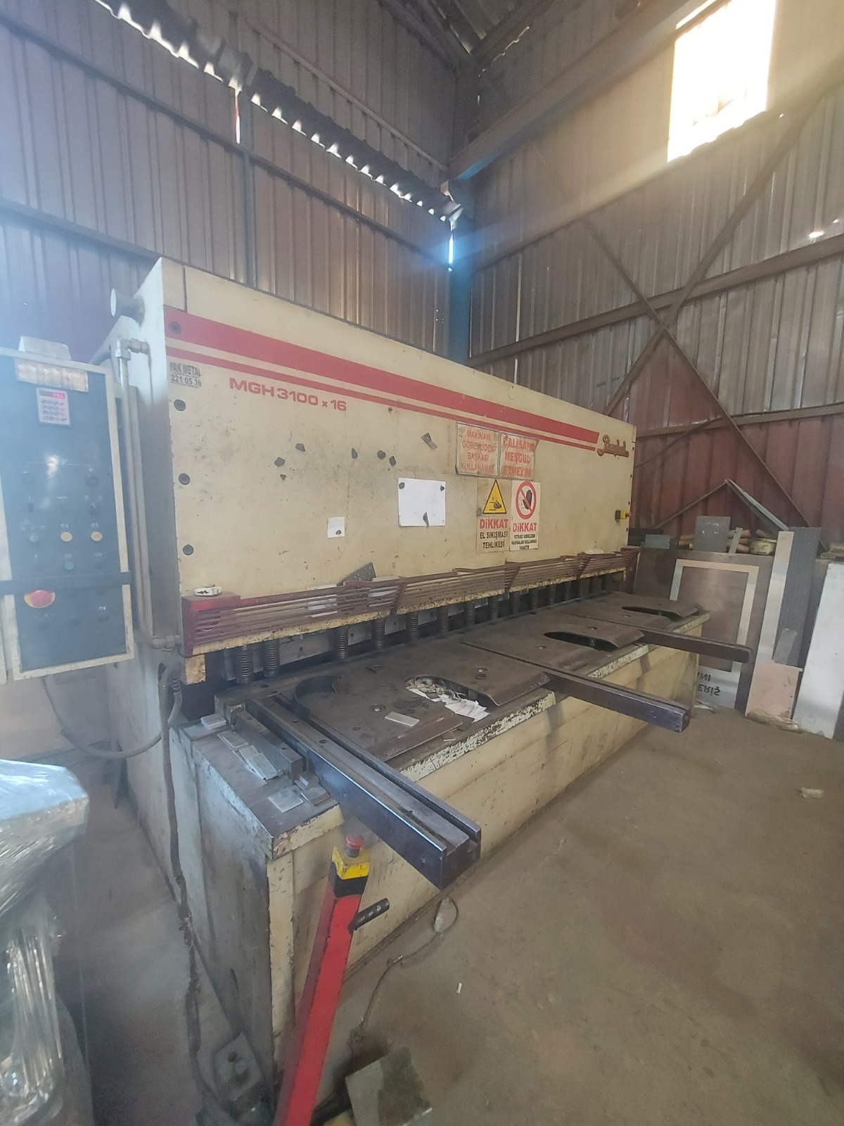 Cisaille CNC Baykal MGH 3100 x 16mm