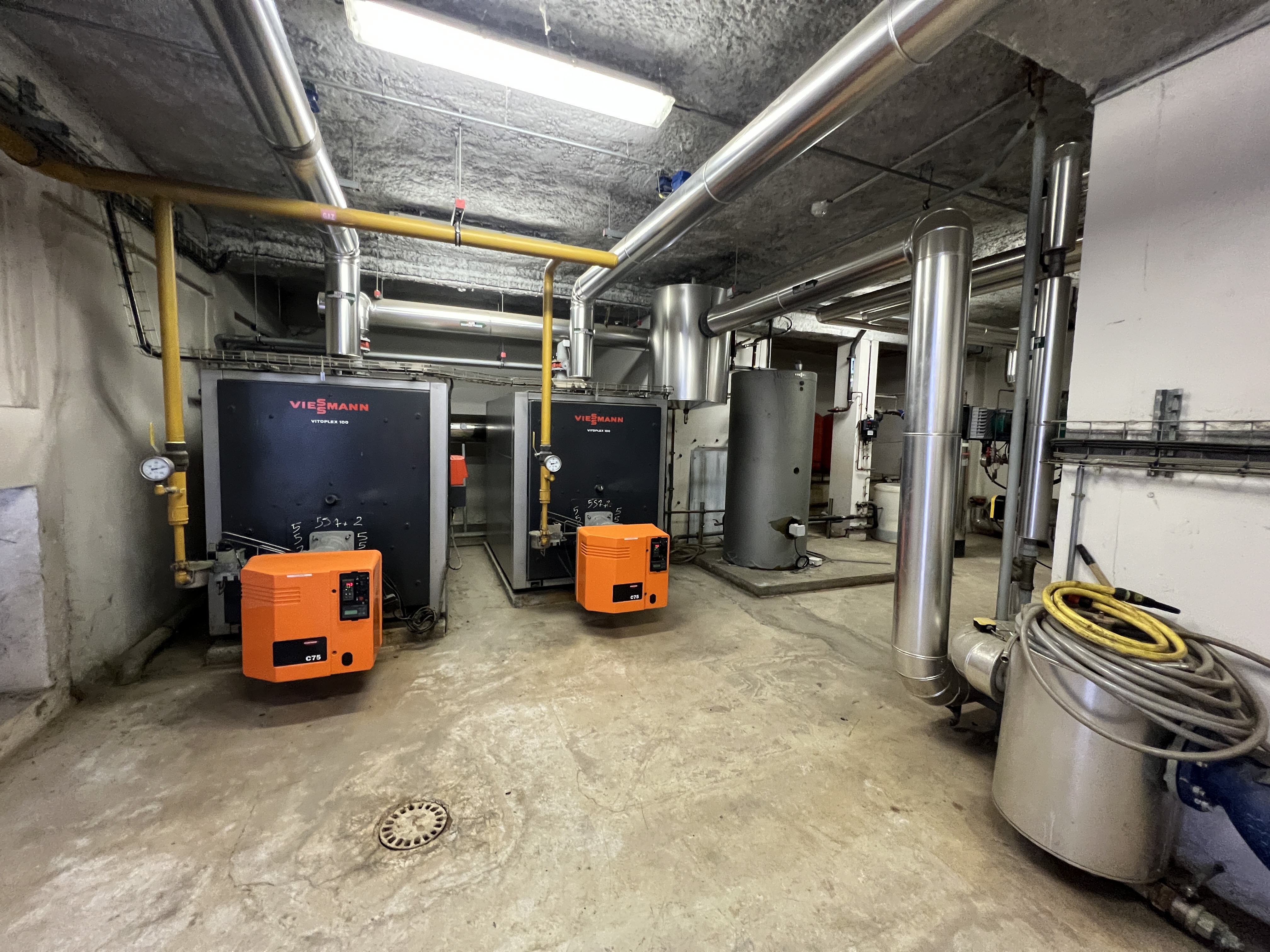 Vente – 2 chaudières Viessmann Vitoplex 100 + brûleurs Riello C75 – Lyon 7e