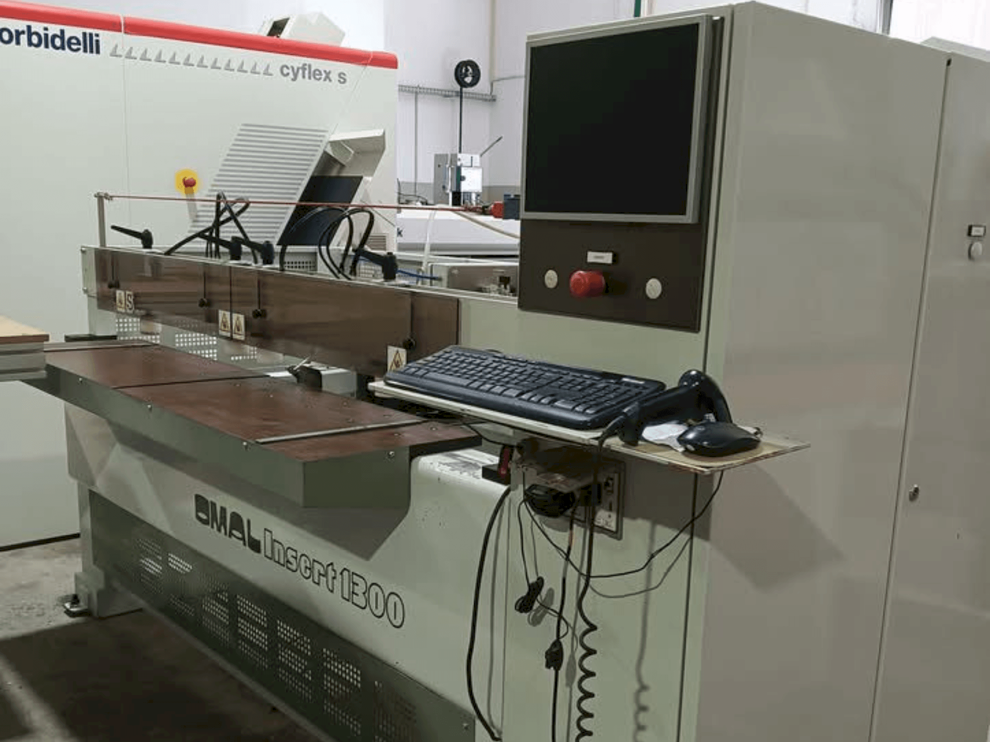 Centre d'usinage CNC pour le bois OMAL Insert 1300
