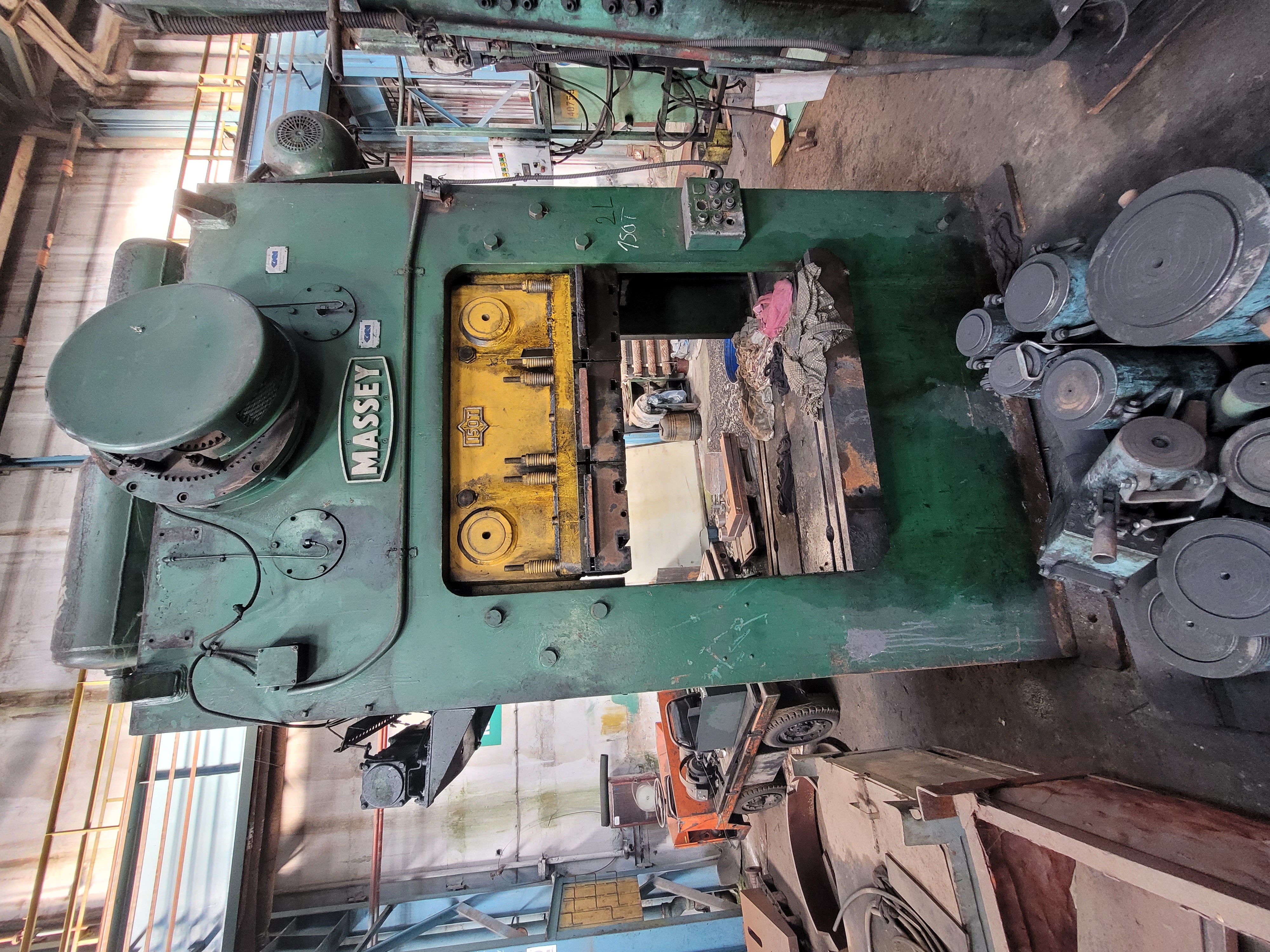 Presse à préformer MASSEY 15OT Hot deal