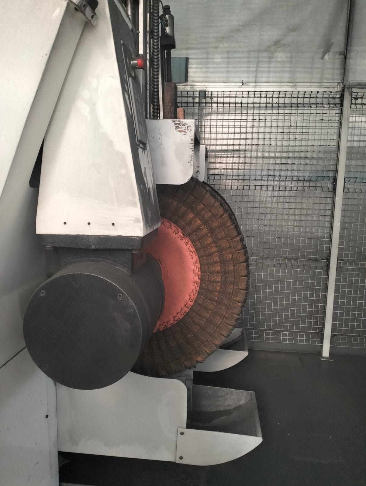 Robot industriel KUKA KR 30L16-2 mit KRC 4