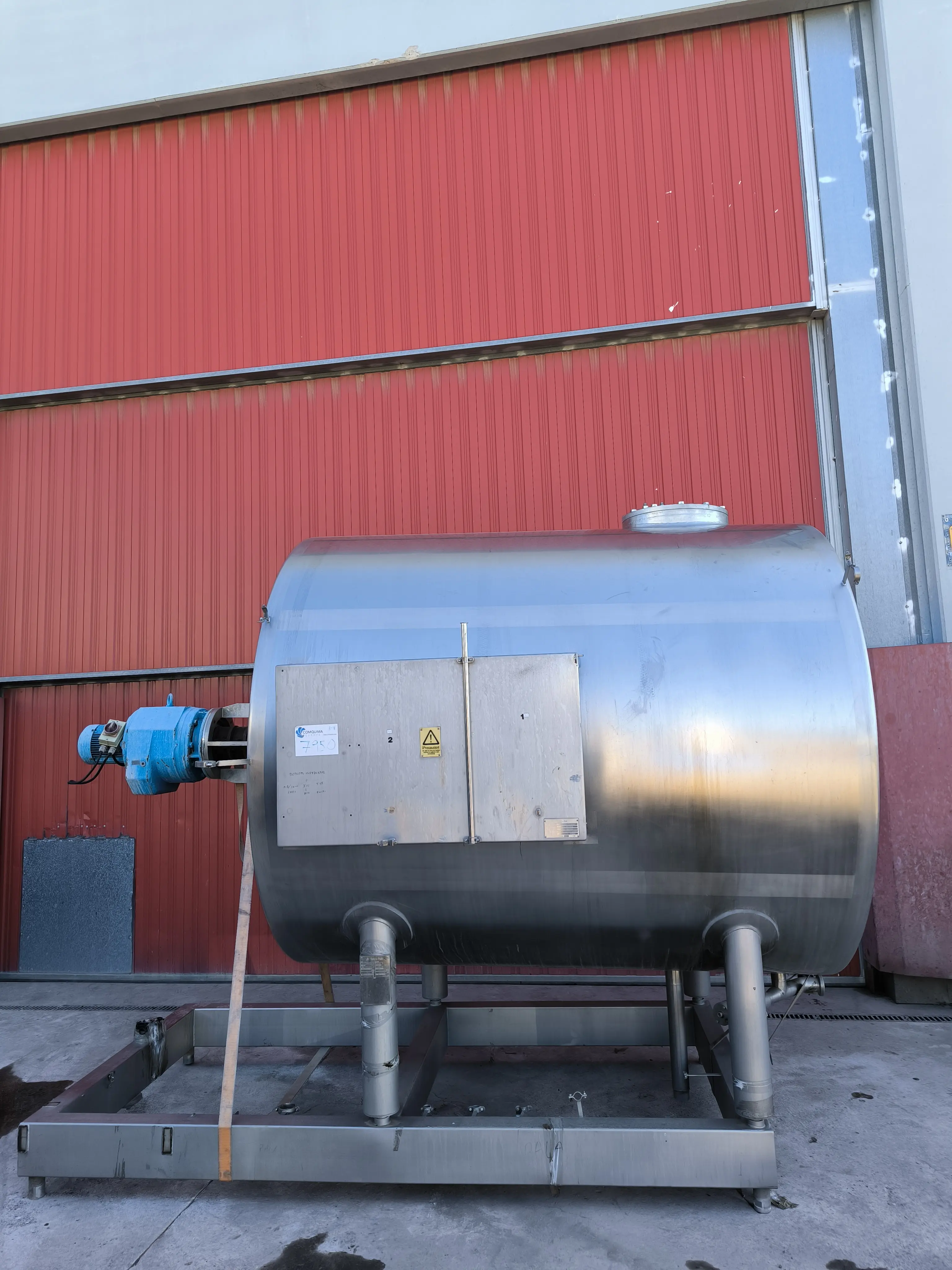 CUVE HORIZONTALE ACIER INOXYDABLE 304 6000 LITRES AVEC AGITATION