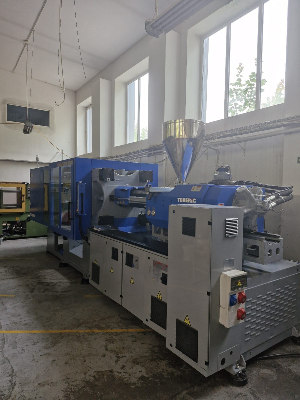 Presse à injecter Tederic D350