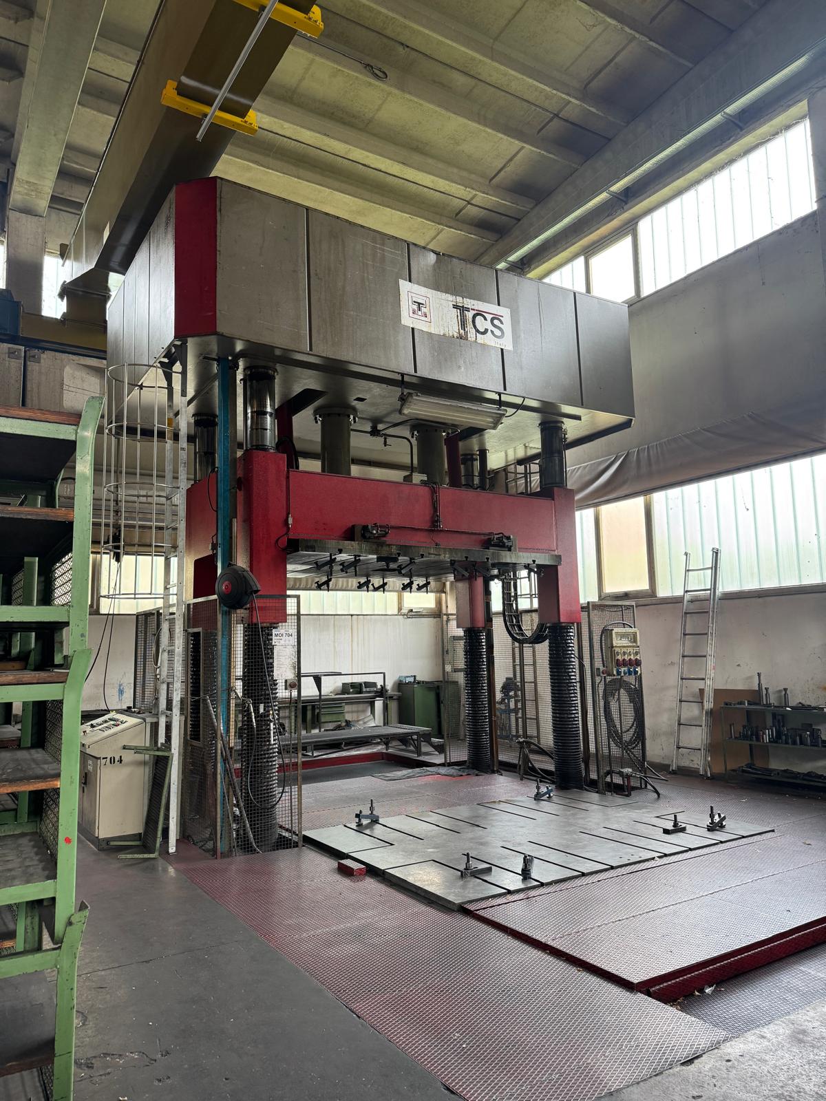 ESSAI DE MOULES TCS 300 TONNES