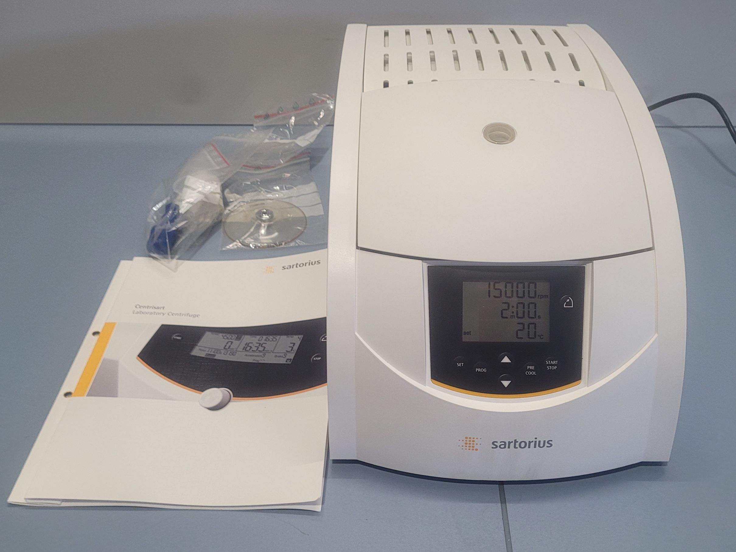 Centrifugeuse micro de laboratoire réfrigérée SARTORIUS CENTRISART A-14C avec rotor A1C tubes 1,5 / 2ml (1-14K SIGMA)