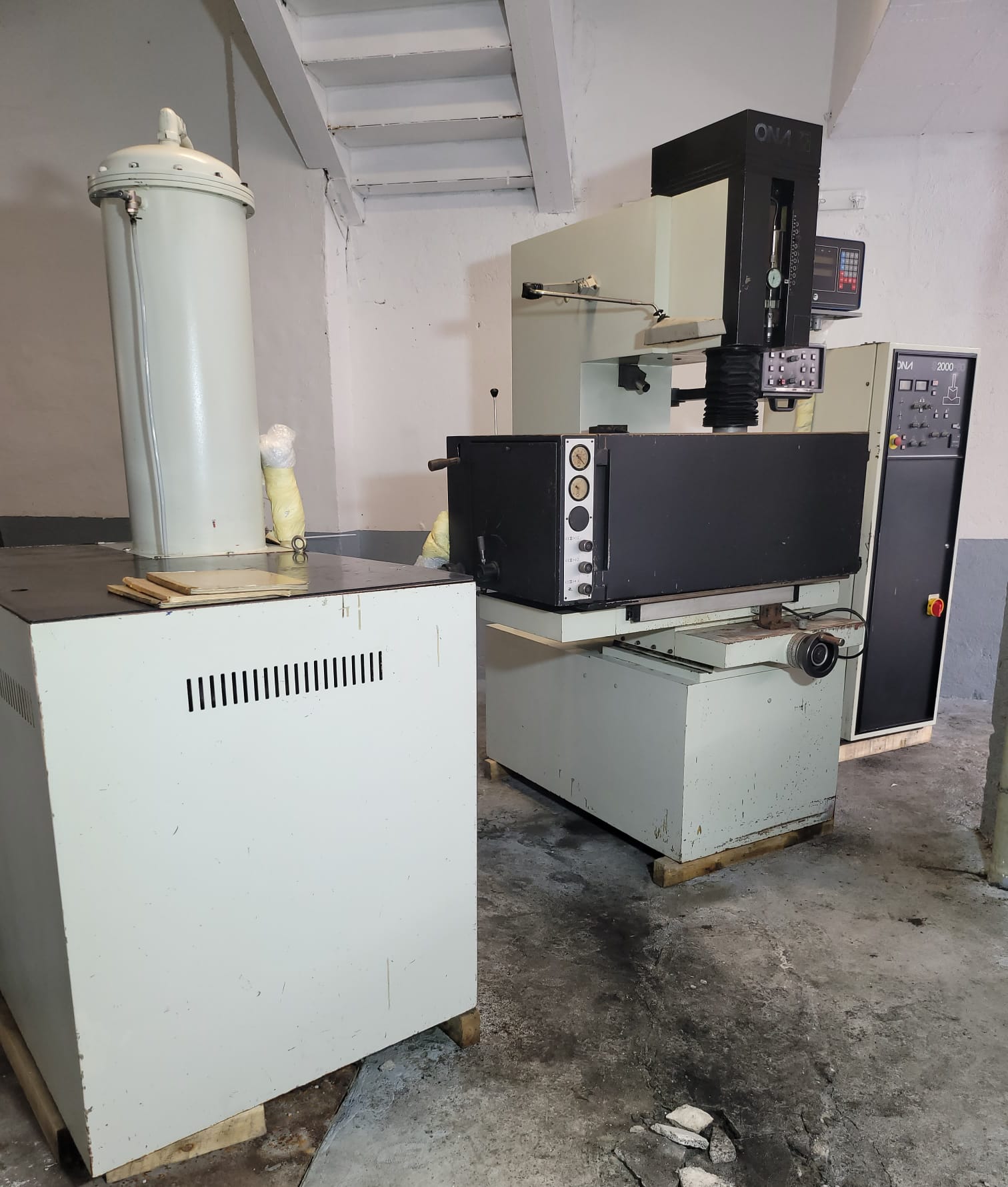 Machine d'électro-érosion par enfonçage ONA S2000 IN-260 d'occasion