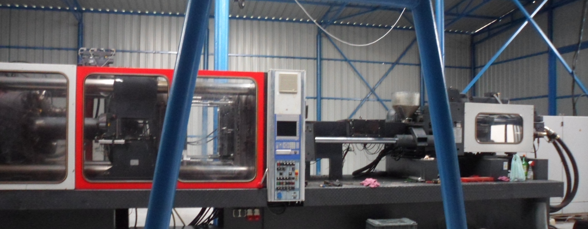Battenfeld 5000/2500 Unilog 9000 B Machine et robot de moulage par injection Bonne affaire