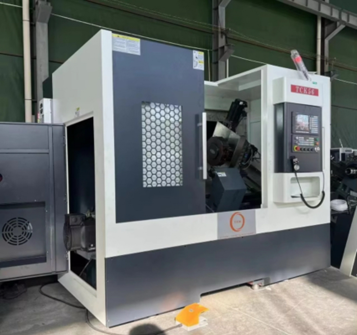 Tour cnc Shandong Lu Young Machinery CO. TCK 550 Hot deal
