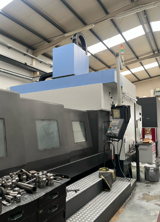 Centre d'usinage à portique DOOSAN BM 2740 d'occasion