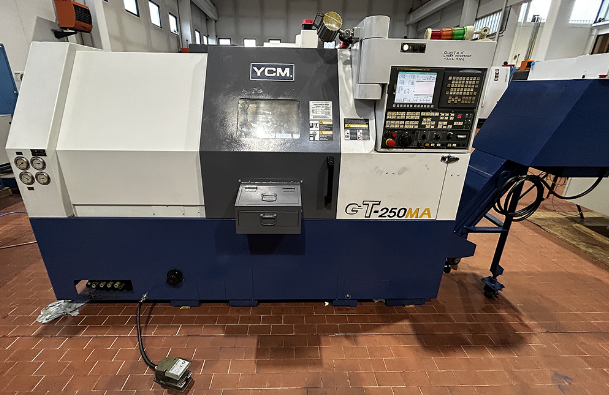 Tour motorisé cnc YCM GT 250 MA d'occasion