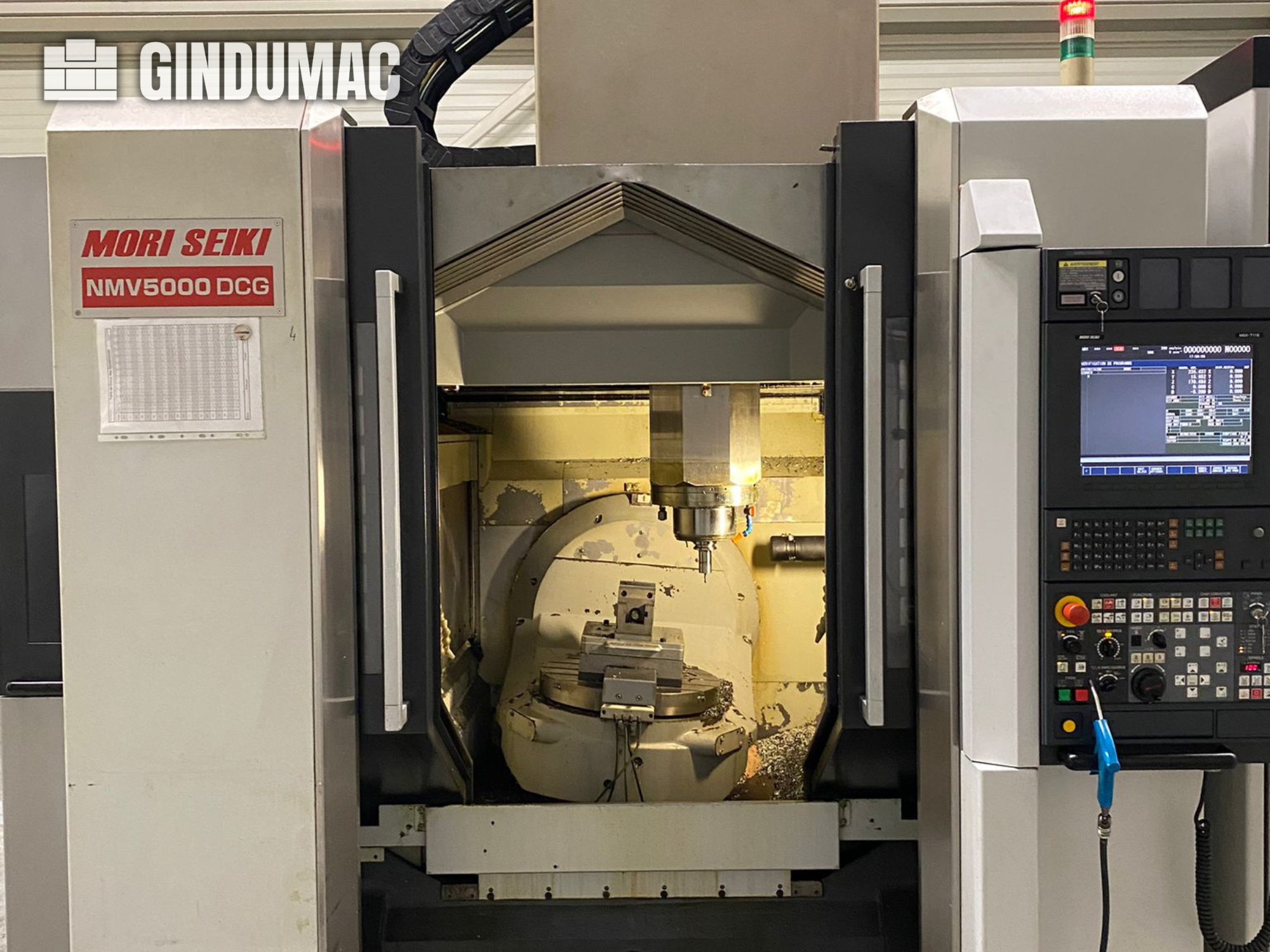 Centre d'usinage 5 axes MORI SEIKI NMV 5000DCG
