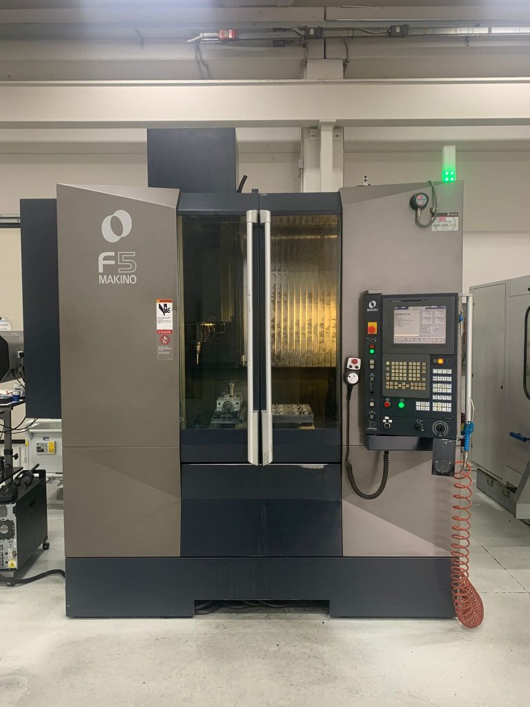 Centre d'usinage vertical Makino F5 d'occasion