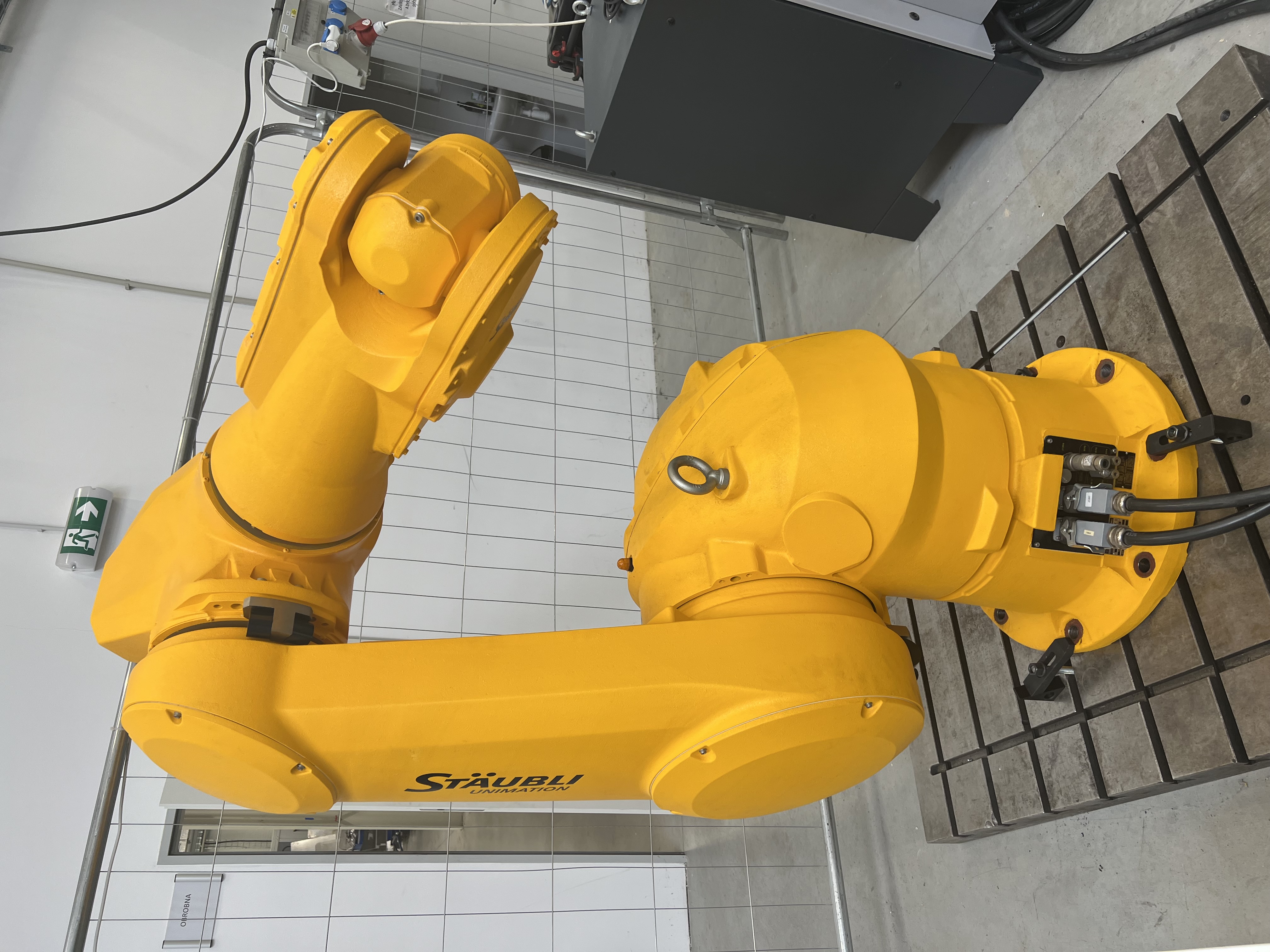 Robots industriels Stäubli TX200 Faible nombre d'heures
