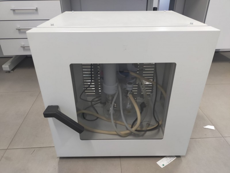 Pompe à vide VACUUBRAND MD 4C+AK+EK