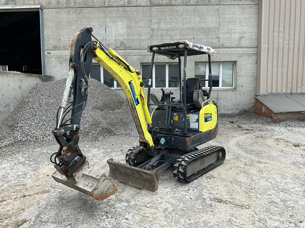Excavateur Takeuchi TB216