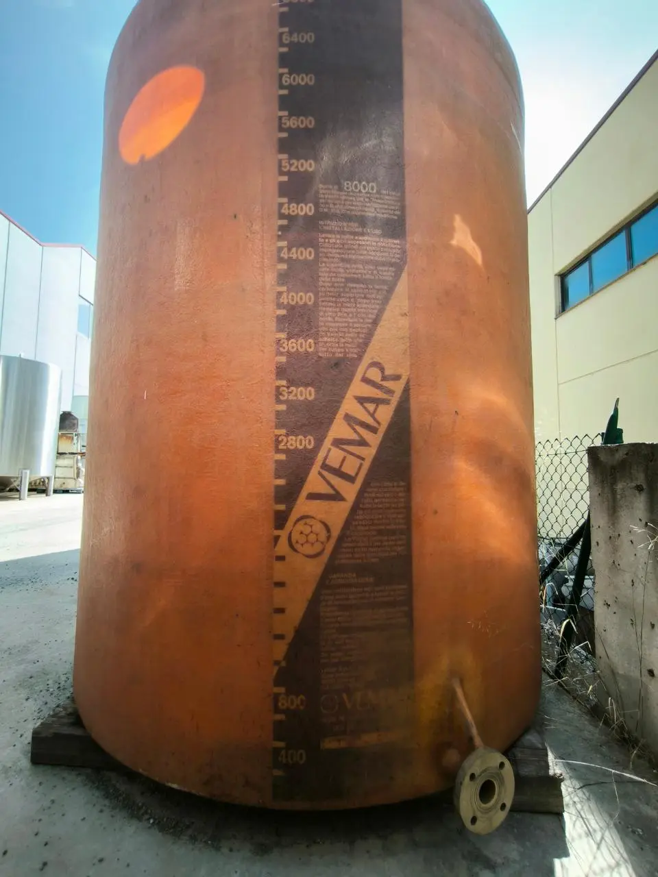CUVE EN FIBRE DE 7 800 LITRES