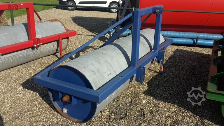 Smooth roller AGM Landrol