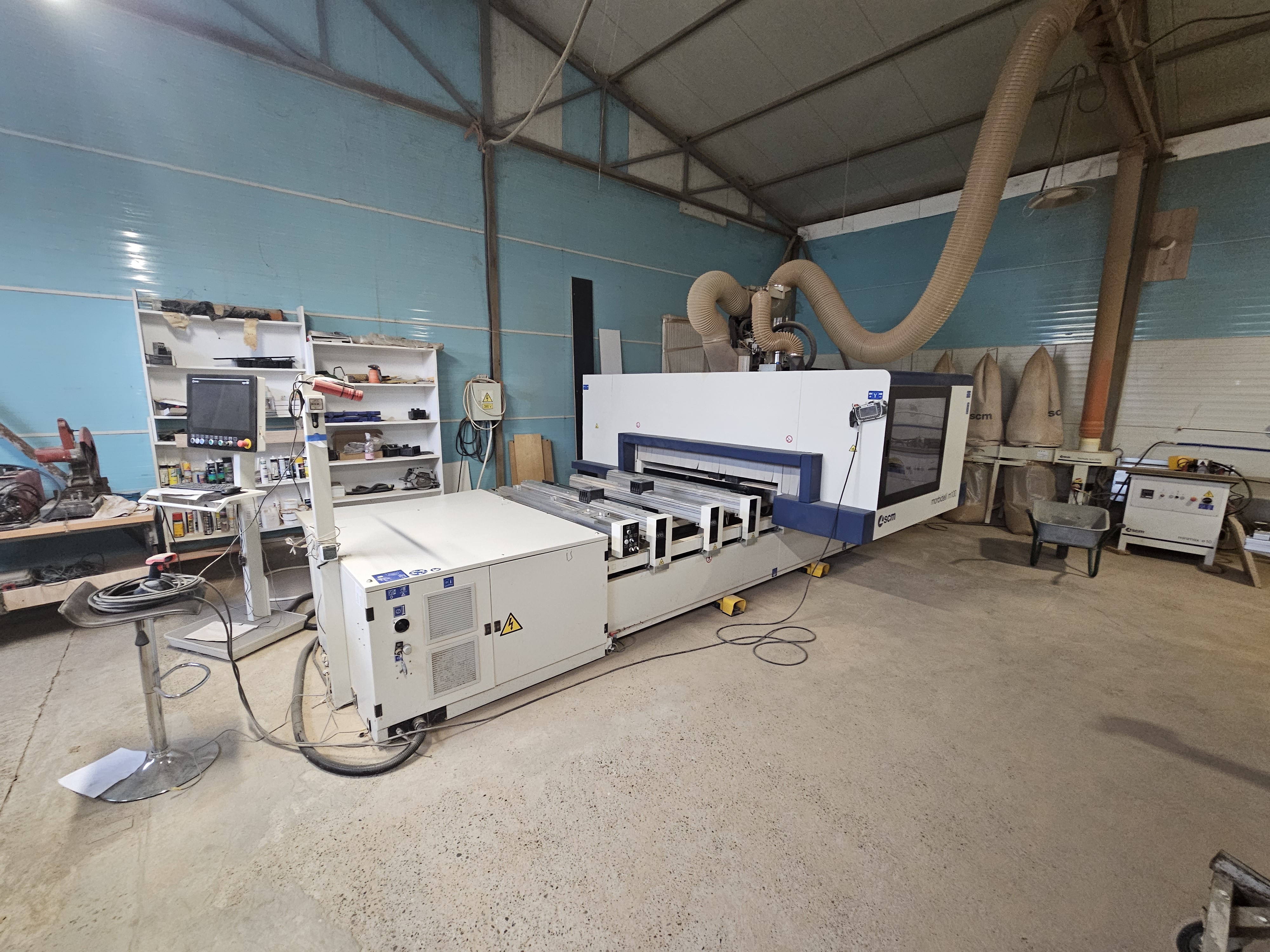 Centre d'usinage CNC 5 axes pour le bois SCM Group M100